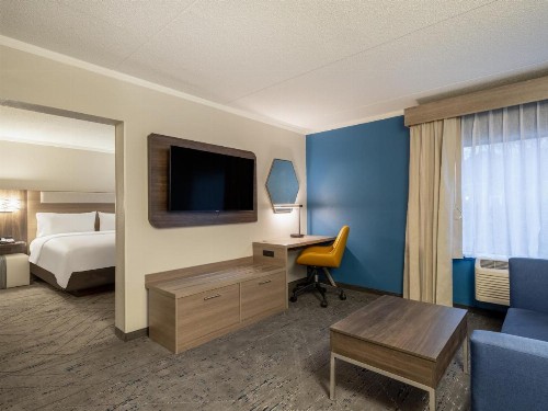 Holiday Inn Express Greensboro-I-40 at Wendover an IHG Hotel - image 32