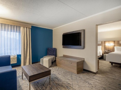 Holiday Inn Express Greensboro-I-40 at Wendover an IHG Hotel - image 37