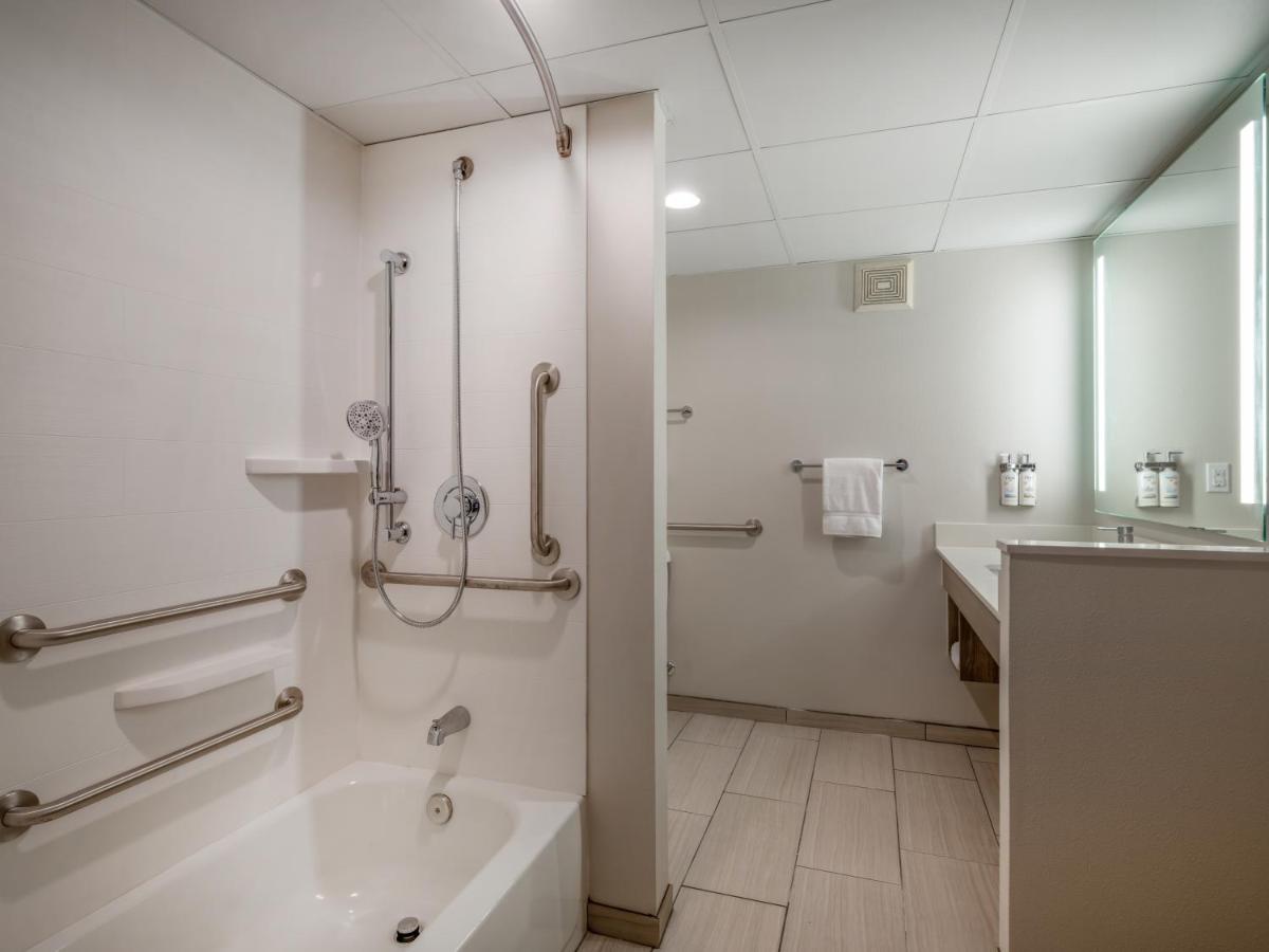 Holiday Inn Express Greensboro-I-40 at Wendover an IHG Hotel - image 5