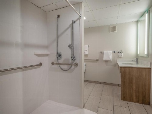 Holiday Inn Express Greensboro-I-40 at Wendover an IHG Hotel - image 7