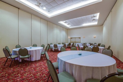 Holiday Inn Express Hotel & Suites Greensboro-East an IHG Hotel - image 11