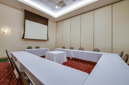Holiday Inn Express Hotel & Suites Greensboro-East an IHG Hotel - image 8