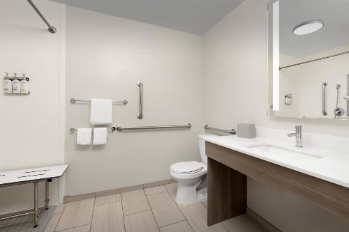 Holiday Inn Express Hotel & Suites Greensboro - Airport Area an IHG Hotel - image 11