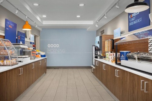 Holiday Inn Express Hotel & Suites Greensboro - Airport Area an IHG Hotel - image 12