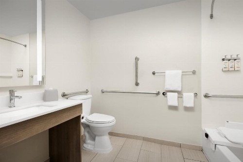 Holiday Inn Express Hotel & Suites Greensboro - Airport Area an IHG Hotel - image 9
