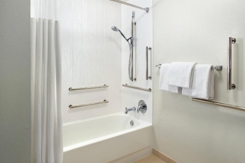 Courtyard by Marriott Greensboro - image 11