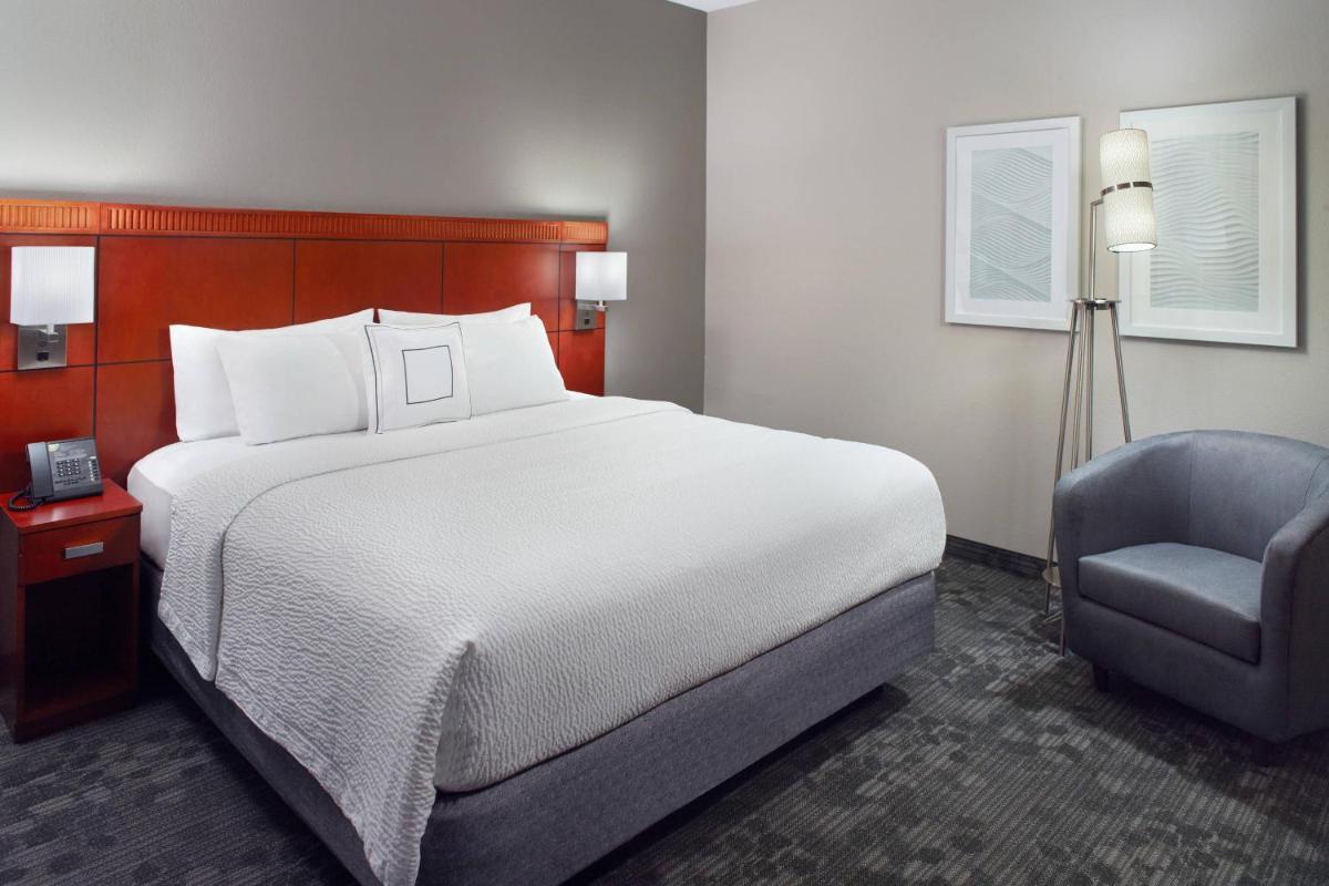 Courtyard by Marriott Greensboro - image 2
