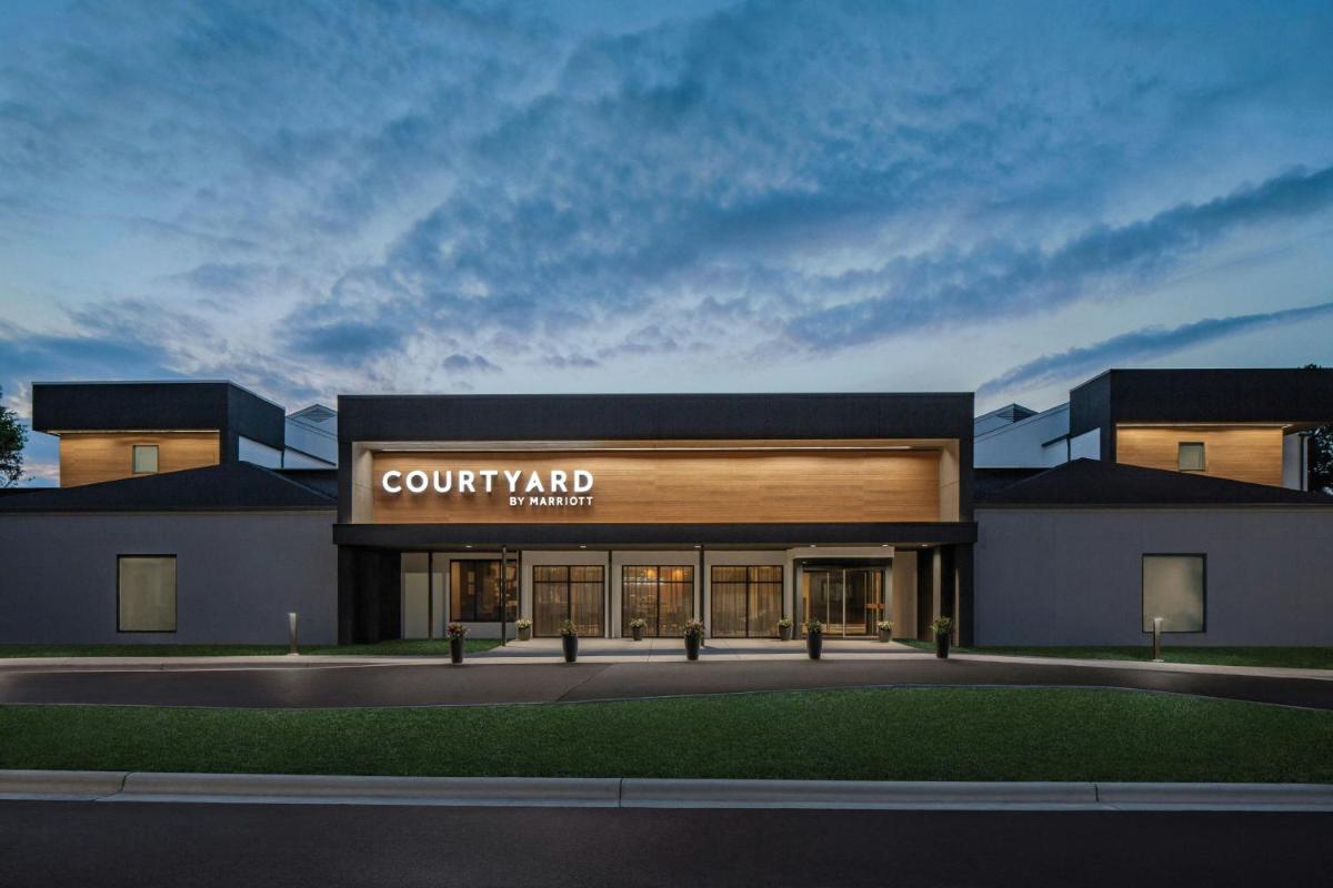 Courtyard by Marriott Greensboro - image 4