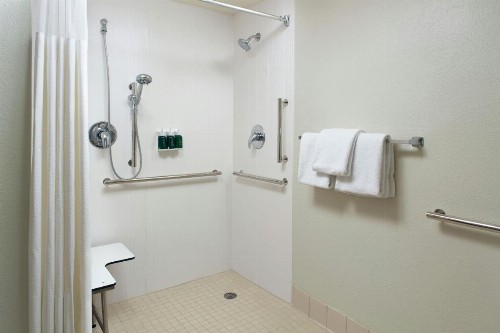 Courtyard by Marriott Greensboro - image 8