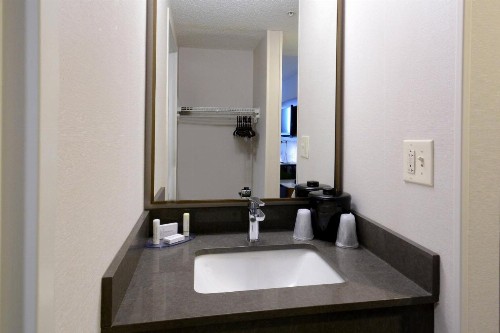 Fairfield Inn Greensboro Airport - image 9