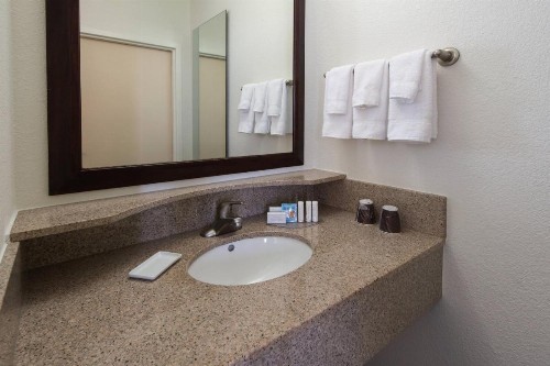 SpringHill Suites by Marriott Greensboro - image 9