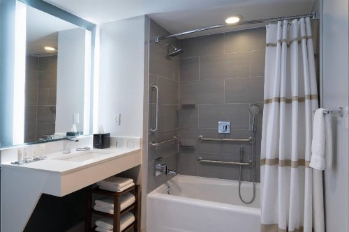 Marriott Greensboro Downtown - image 31