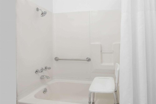 Days Inn by Wyndham Greensboro Airport - image 11