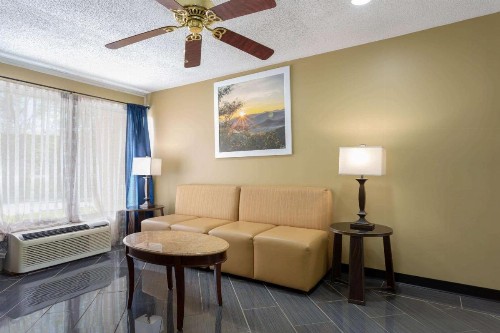 Days Inn by Wyndham Greensboro Airport - image 17