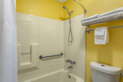 Days Inn by Wyndham Greensboro Airport - image 22