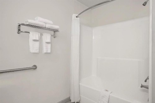 Days Inn by Wyndham Greensboro NC - image 38