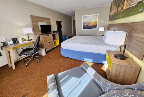 Days Inn by Wyndham Greensboro NC - image 4