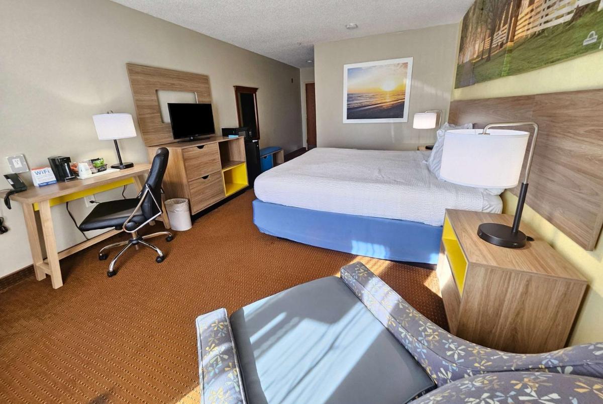 Days Inn by Wyndham Greensboro NC - image 4