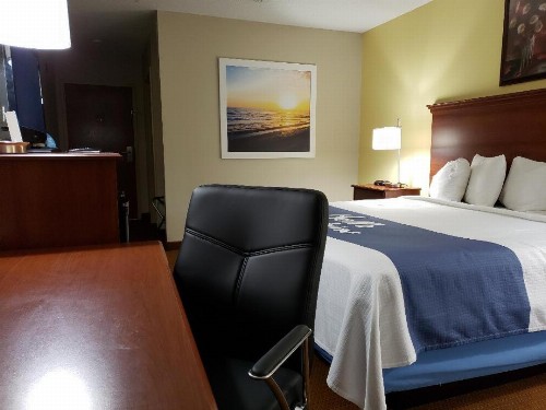 Days Inn by Wyndham Greensboro NC - image 8