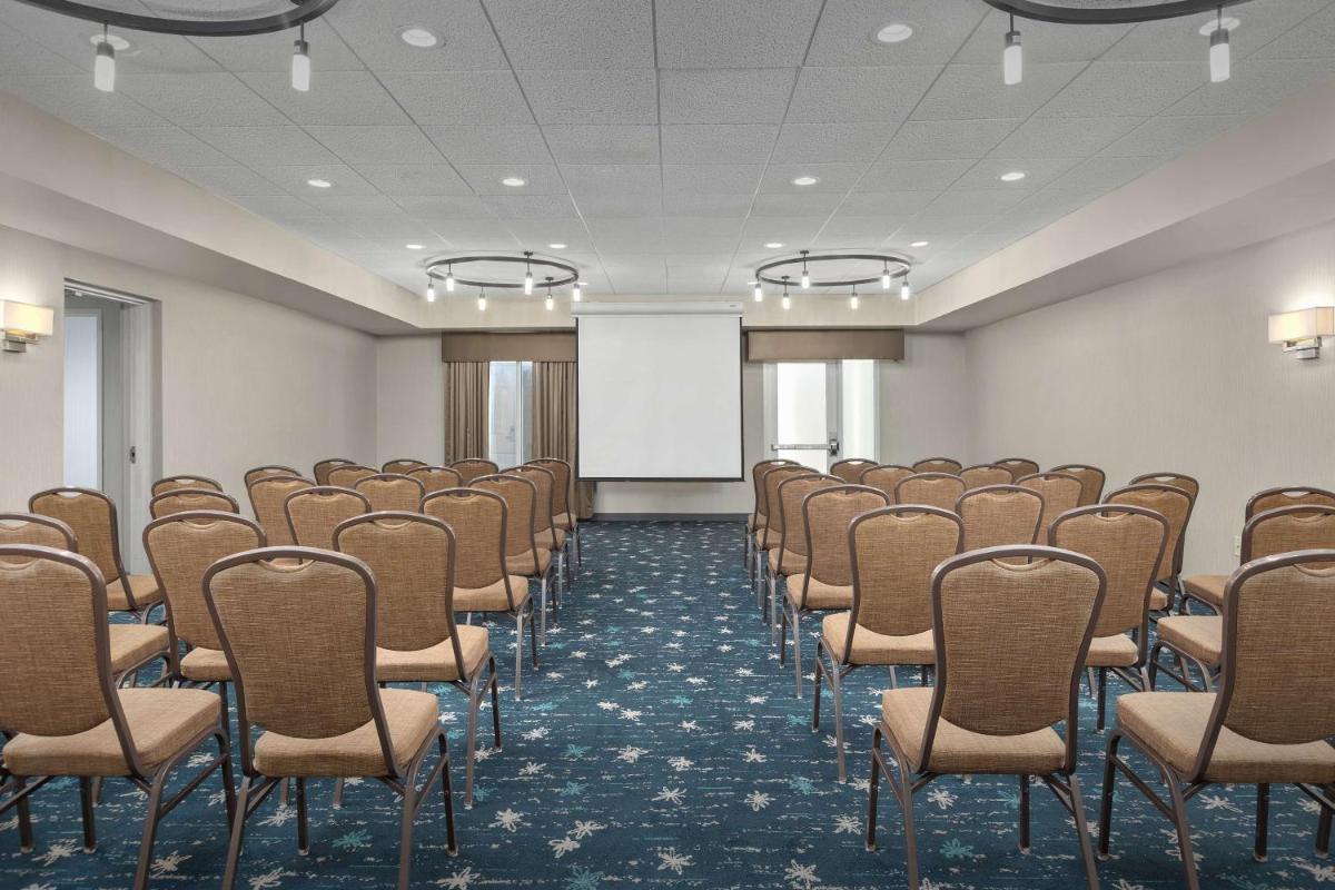 Hilton Garden Inn Greensboro - image 2