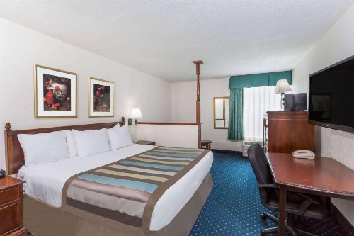 Baymont by Wyndham Greensboro/Coliseum - image 13