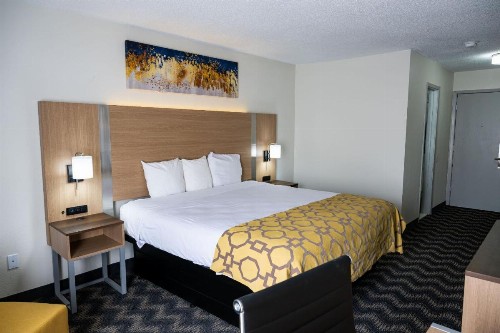 Baymont by Wyndham Greensboro/Coliseum - image 16