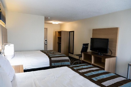 Baymont by Wyndham Greensboro/Coliseum - image 26