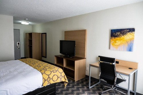 Baymont by Wyndham Greensboro/Coliseum - image 29