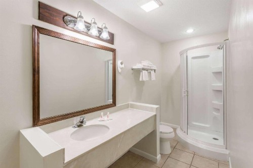Baymont by Wyndham Greensboro/Coliseum - image 32