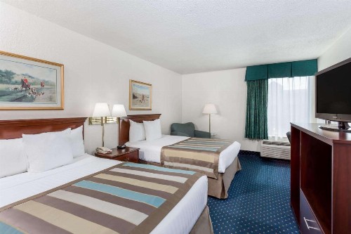 Baymont by Wyndham Greensboro/Coliseum - image 37