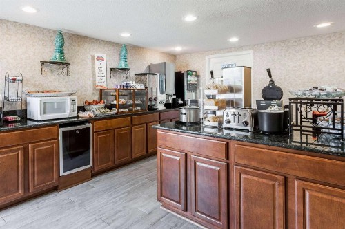 Baymont by Wyndham Greensboro/Coliseum - image 39