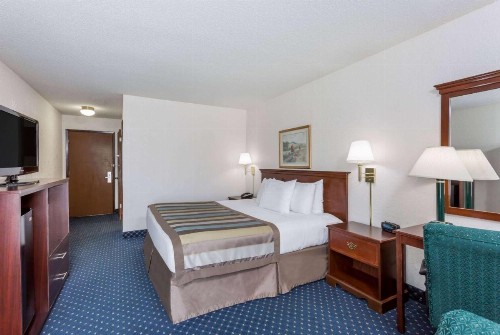 Baymont by Wyndham Greensboro/Coliseum - image 42