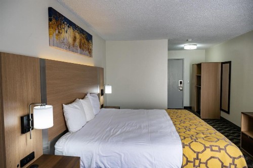 Baymont by Wyndham Greensboro/Coliseum - image 45