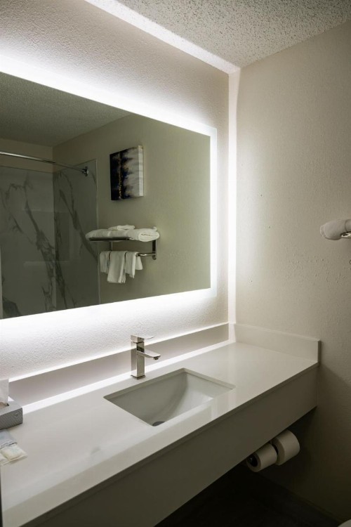 Baymont by Wyndham Greensboro/Coliseum - image 48