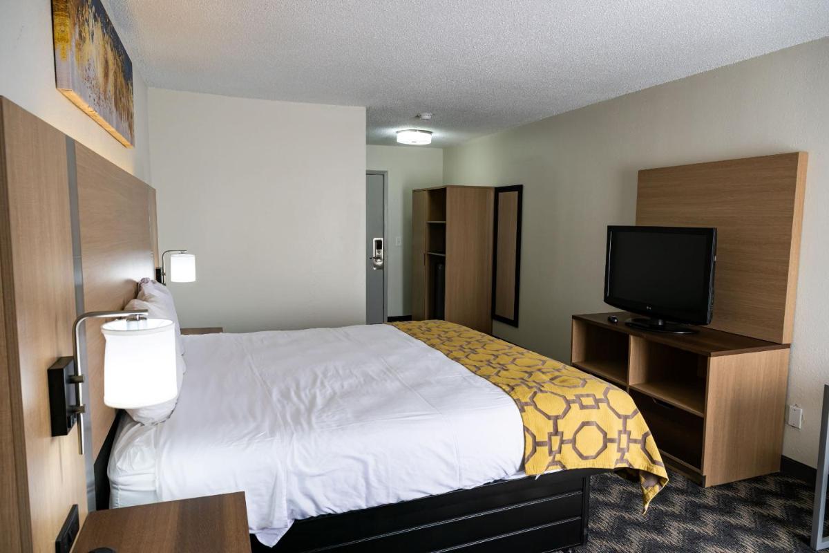 Baymont by Wyndham Greensboro/Coliseum - image 5