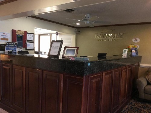 Baymont by Wyndham Greensboro/Coliseum - image 8