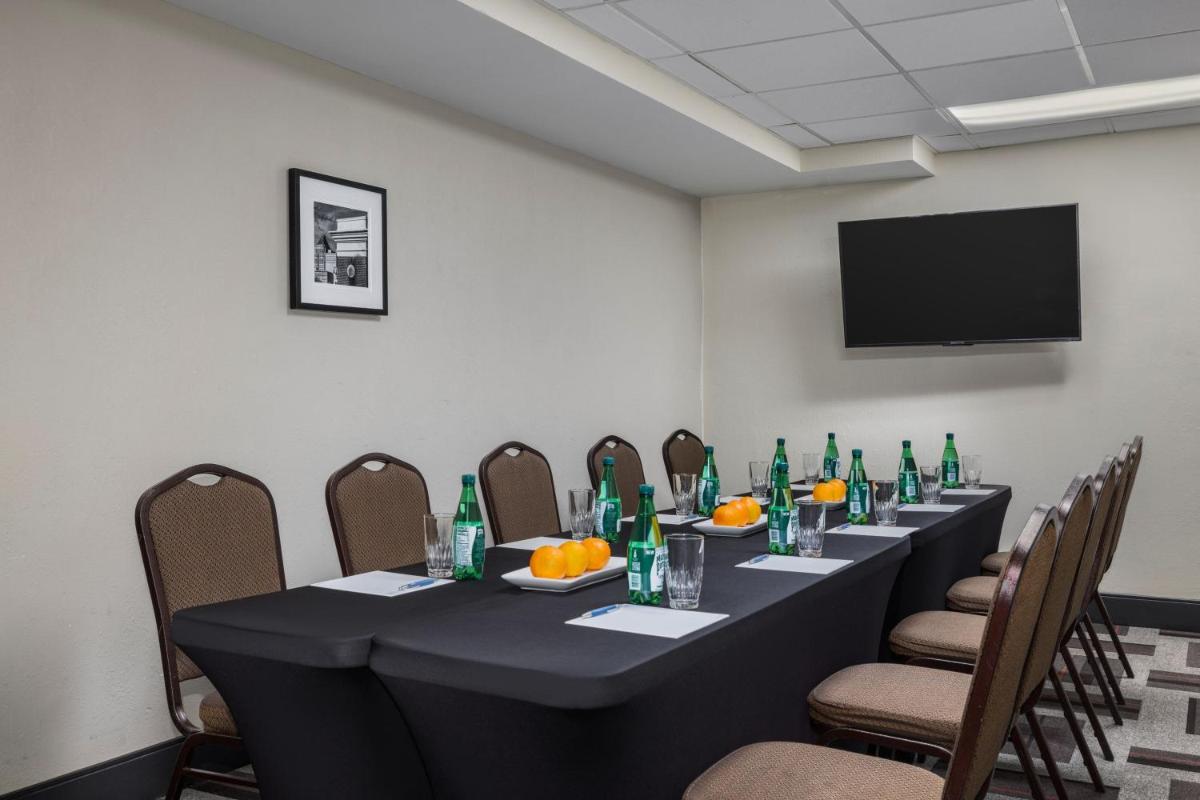Four Points by Sheraton Greensboro Airport - image 2