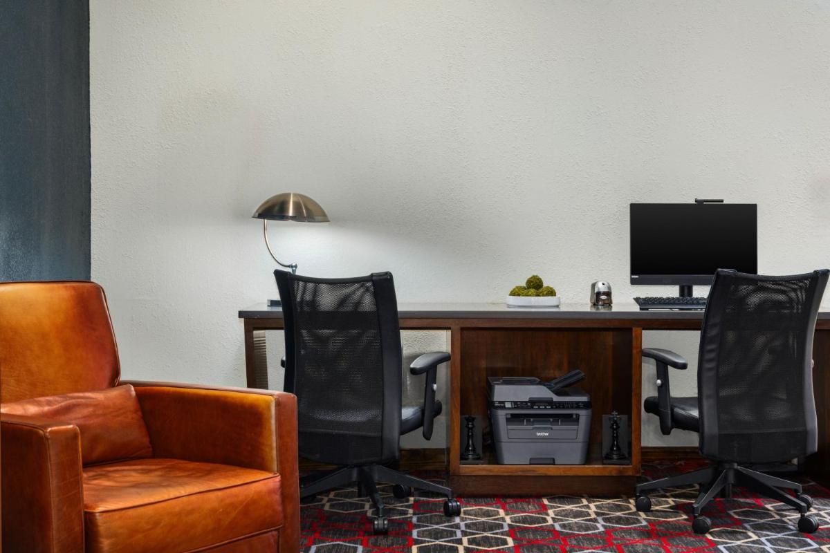 Four Points by Sheraton Greensboro Airport - image 4