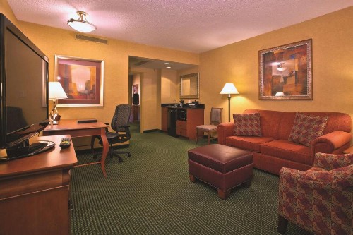 Embassy Suites Greensboro Airport - image 30