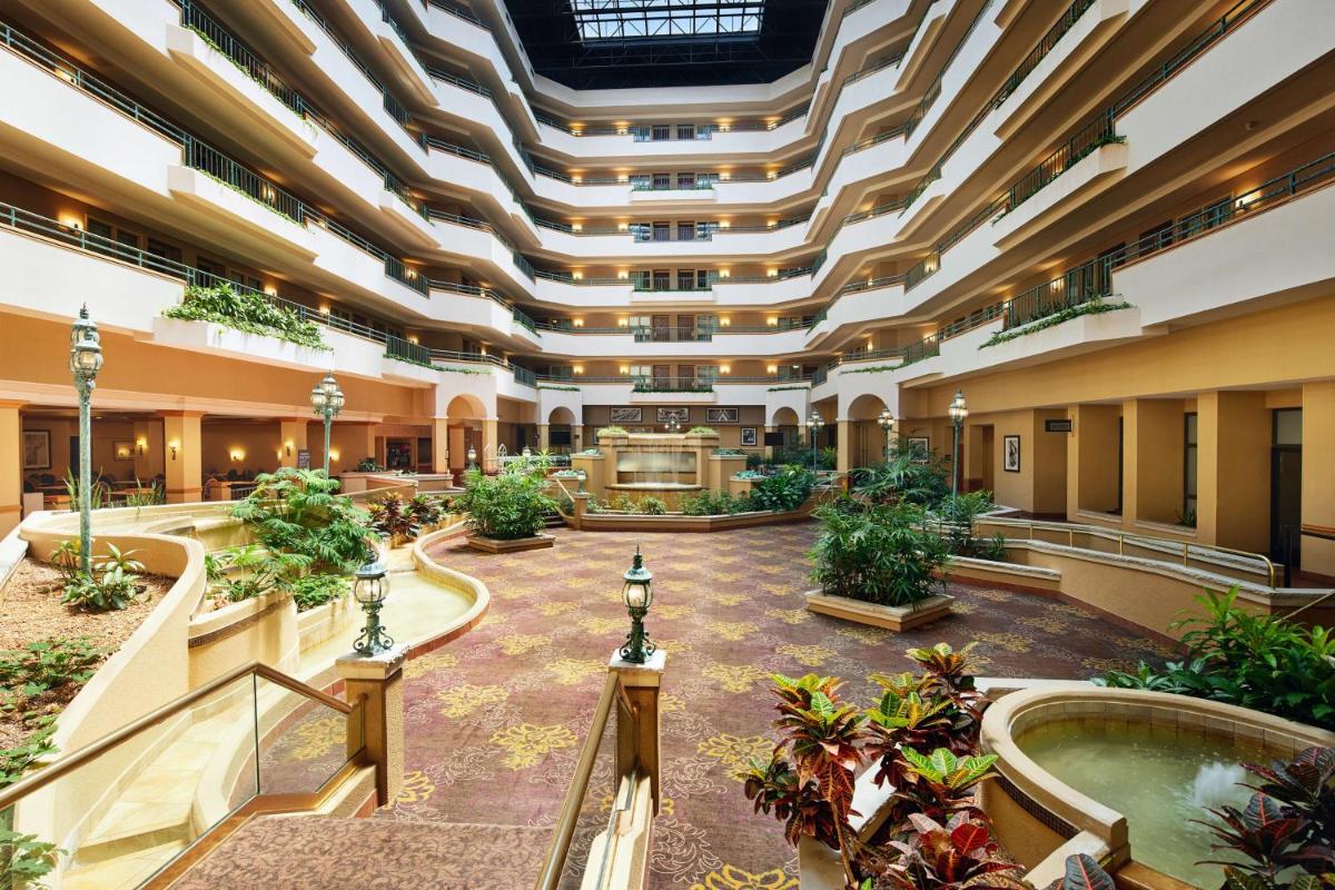 Embassy Suites Greensboro Airport - image 4