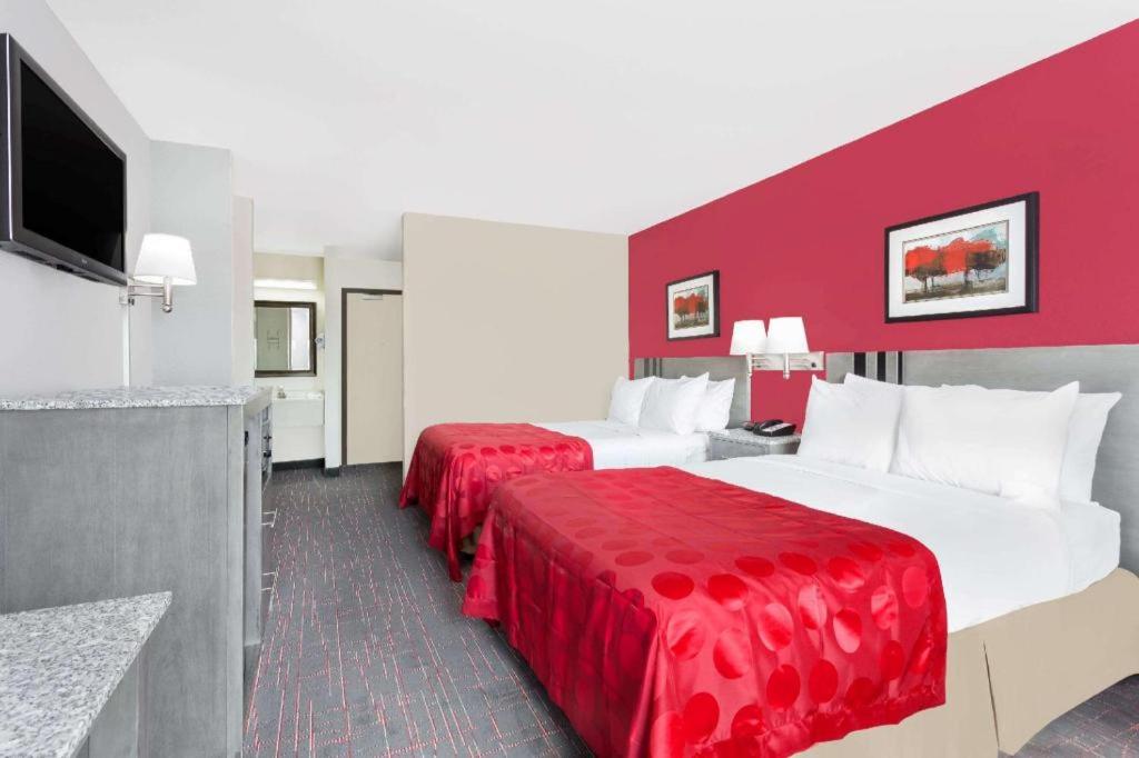 Ramada by Wyndham-Greensboro - image 5