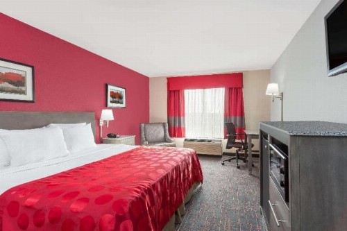 Ramada by Wyndham-Greensboro - image 15
