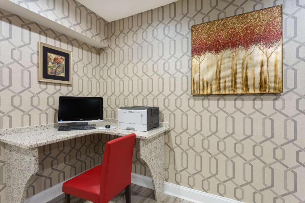 Ramada by Wyndham-Greensboro - image 3