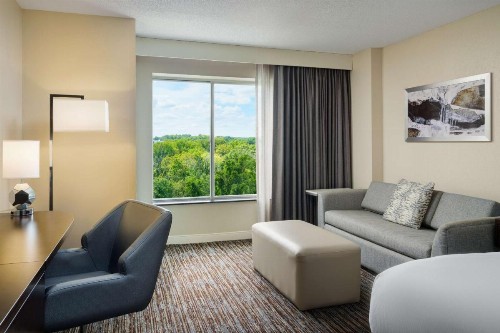 DoubleTree by Hilton Greensboro - image 16