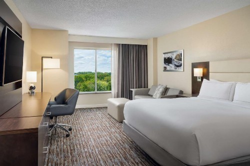 DoubleTree by Hilton Greensboro - image 17