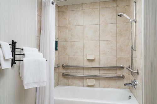 DoubleTree by Hilton Greensboro - image 18
