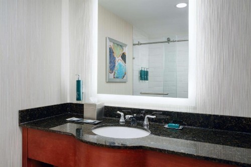 DoubleTree by Hilton Greensboro - image 19