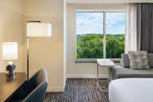 DoubleTree by Hilton Greensboro - image 21
