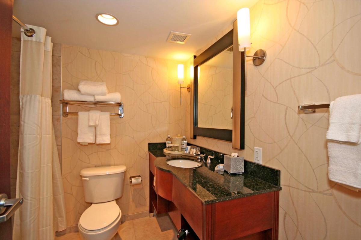 DoubleTree by Hilton Greensboro - image 7