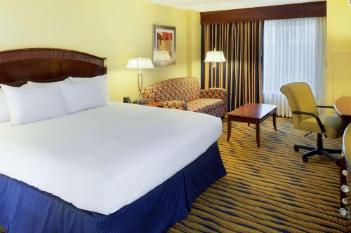 DoubleTree by Hilton Greensboro - image 8